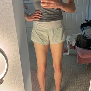 Lululemon Size 4 Speed Up Shorts 2.5”